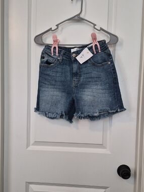 KanCan Mid Rise Released Frayed Hem Shorts sz Medium